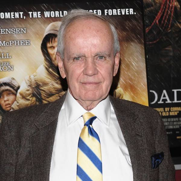 Autor Cormac McCarthy bei der Premiere von „The Road“ in New York am 16. November 2009. McCarthy, der mit dem Pulitzer-Preis ausgezeichnete Schriftsteller, der in Romanen wie „The Road“, „Blood Meridian“ und „All the Pretty Horses“ die Leser von den südlichen Appalachen bis in den wüstenhaften Südwesten führte, starb am Dienstag, dem 13. Juni 2023. Er wurde 89 Jahre alt.