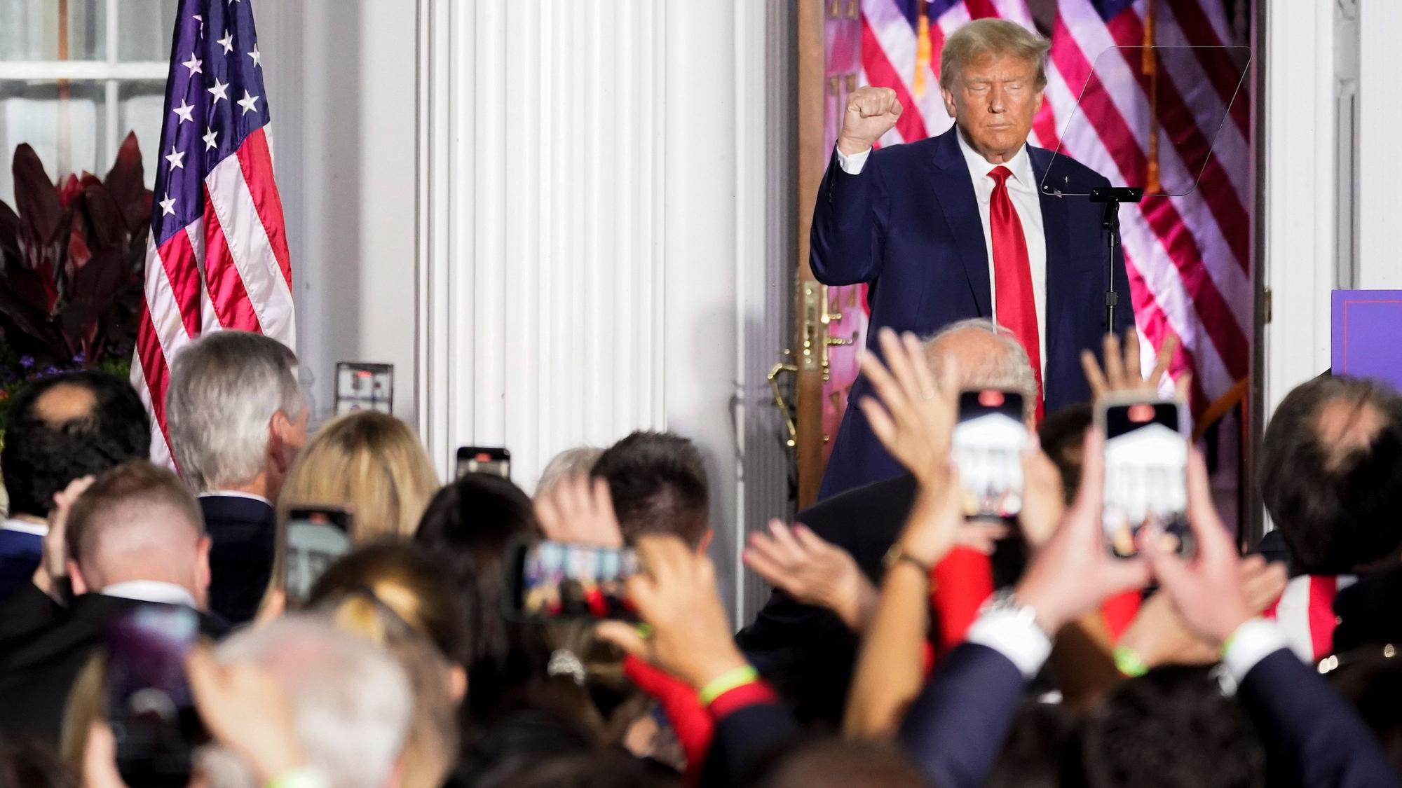 Donald Trump, ehemaliger Präsident der USA, spricht im in seinem Golfclub Bedminster zu seinen Anhängern.