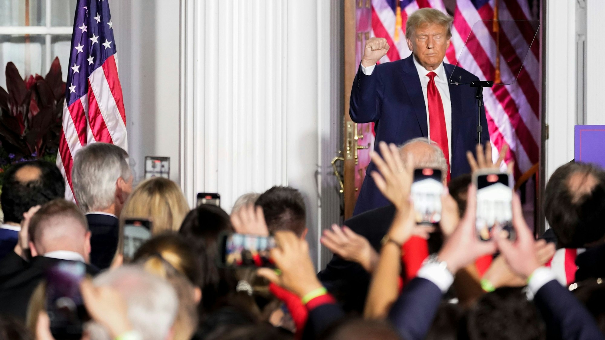 Donald Trump, ehemaliger Präsident der USA, spricht im in seinem Golfclub Bedminster zu seinen Anhängern.