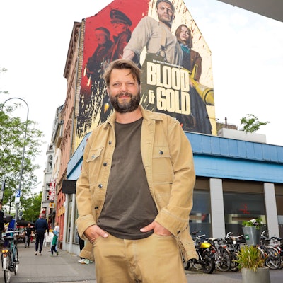 Porträt von Regisseur Peter Thorwarth auf der Venloer Straße, Ecke Körner Strasse