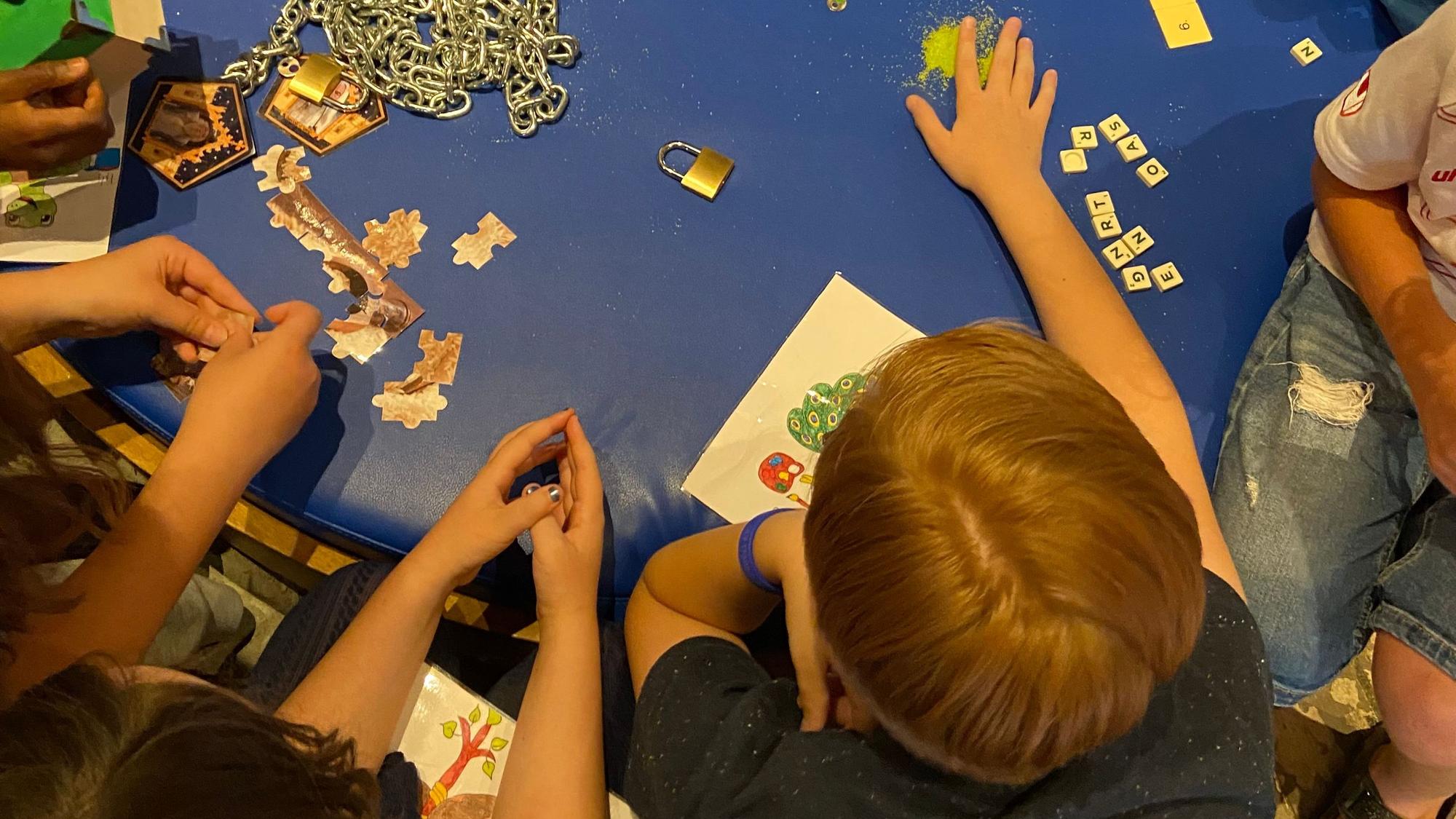 Kinder spielen in der Stadtteilbibliothek in der Südstadt