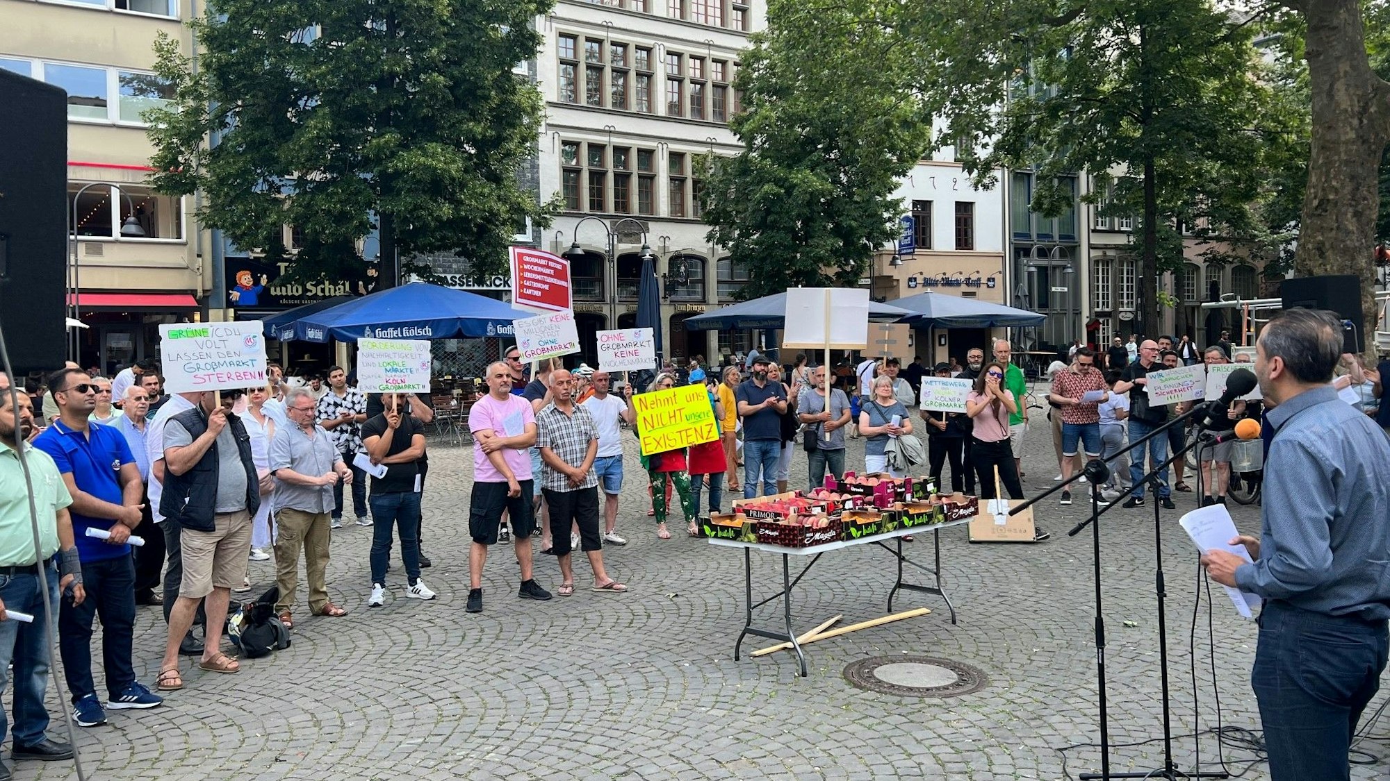 Demonstrierende auf dem Alter Markt