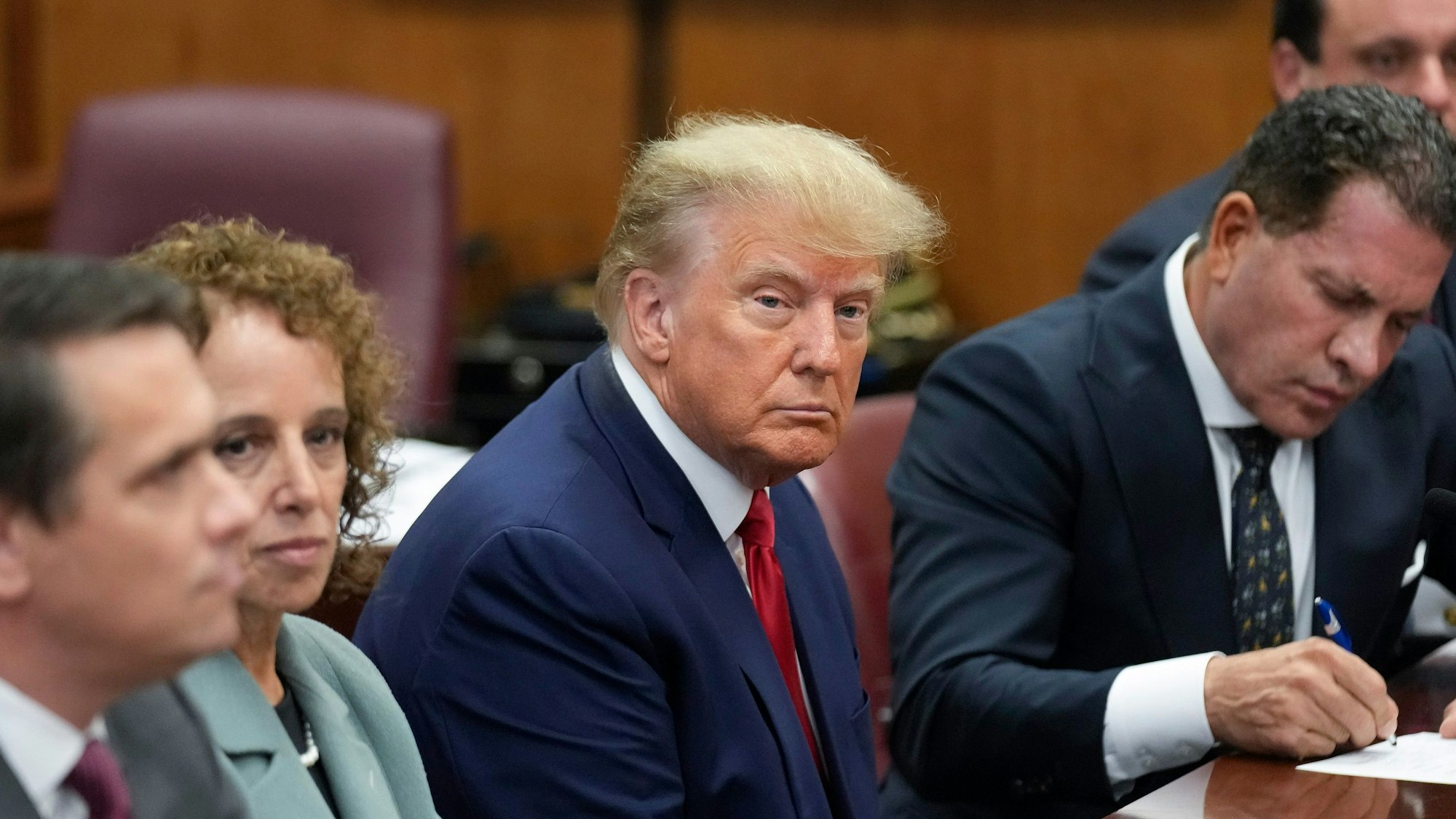 Ex-Präsident Donald Trump im April 2023 im Gerichtssaal in Manhattan – es ging um Schweigegeld-Zahlungen.