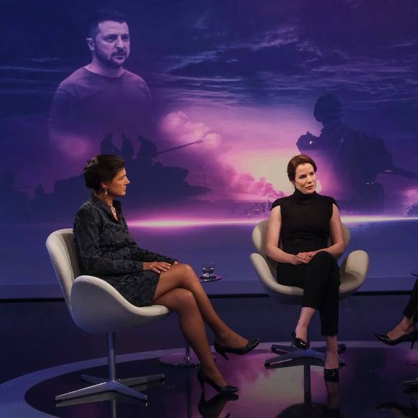 Linken-Politikerin Sahra Wagenknecht (l.) und Konfliktforscherin Florence Gaub (M.) im Gespräch mit Moderatorin Sandra Maischberger