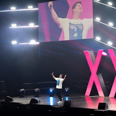 Chris Tall auf der Bühne der 1Live Comedy Nacht in Köln