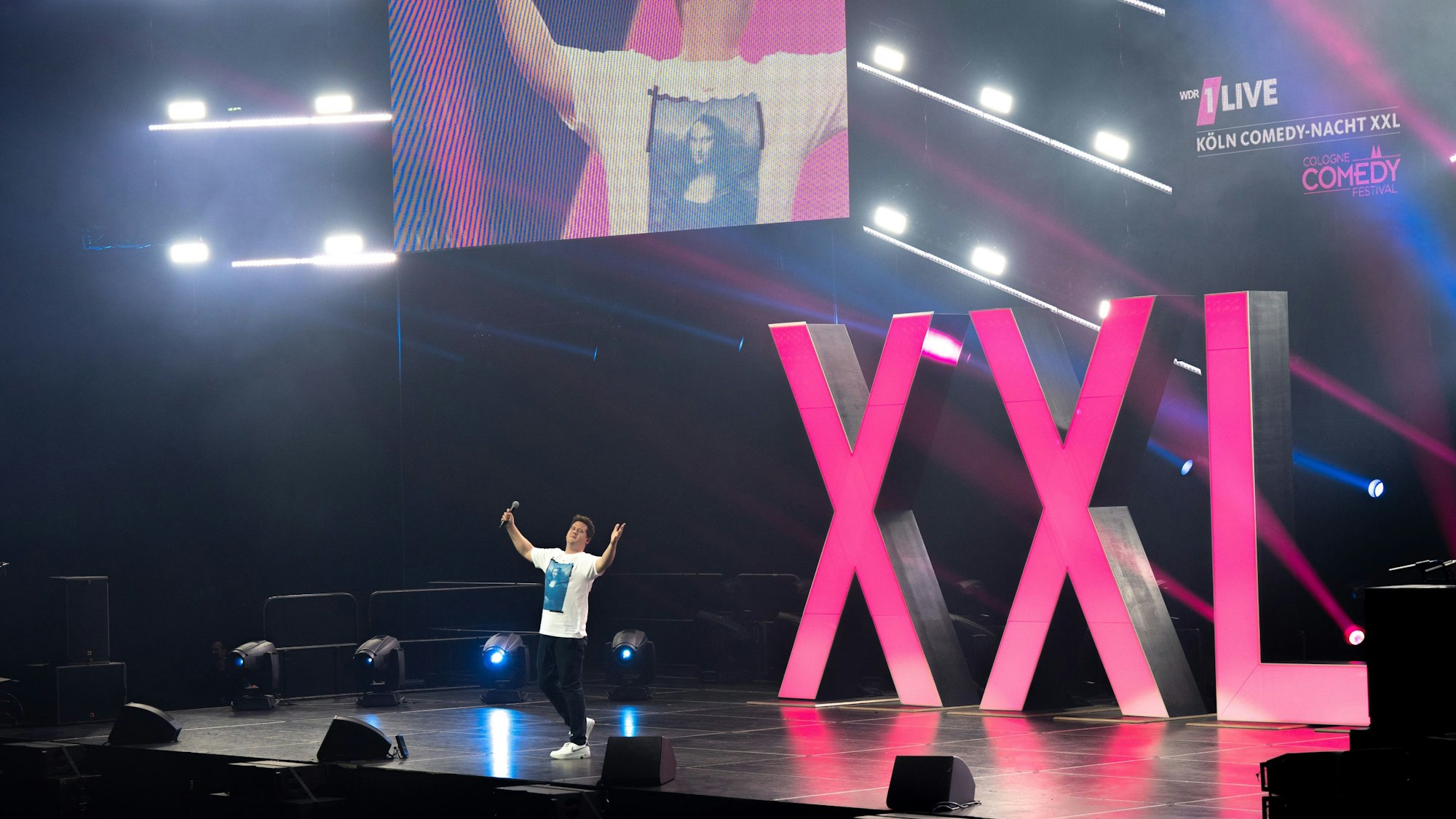 Chris Tall auf der Bühne der 1Live Comedy Nacht in Köln
