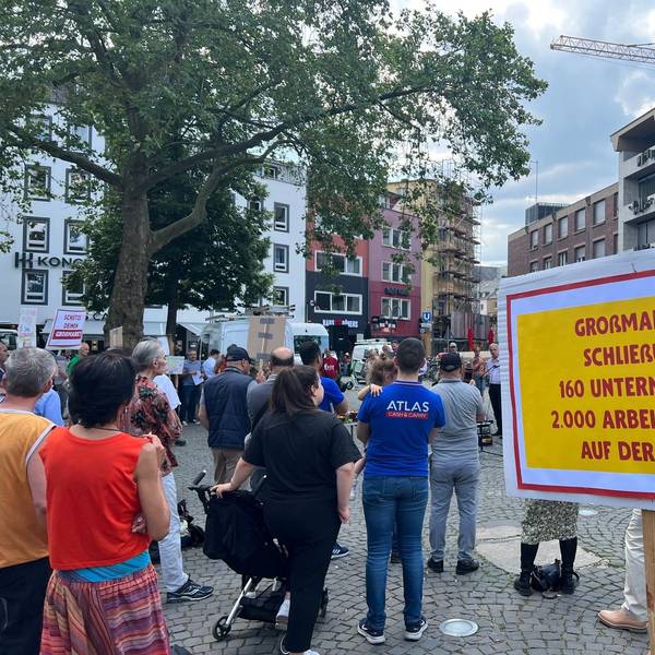 Demo auf dem Alter Markt für den Erhalt des Großmarkts.