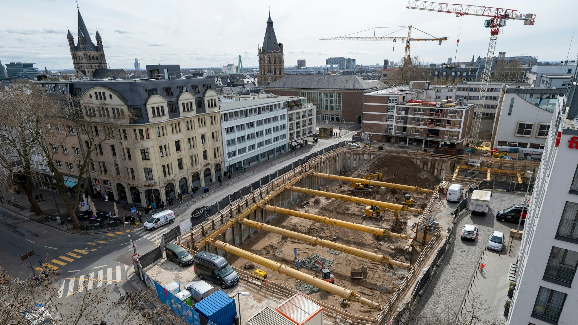 28.03.2023, Köln: Blick auf die Baugrube des Laurenz Carrés. Foto: Uwe Weiser