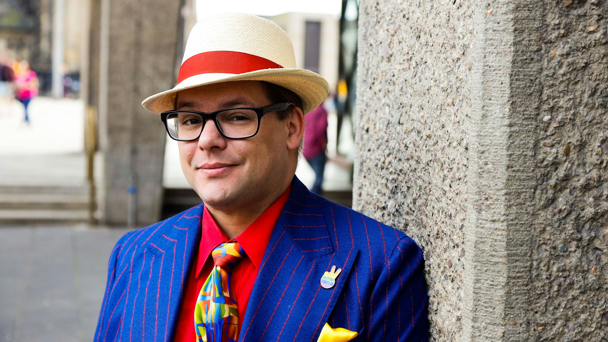 Axel Reitz vor dem Domforum am Kölner Dom.