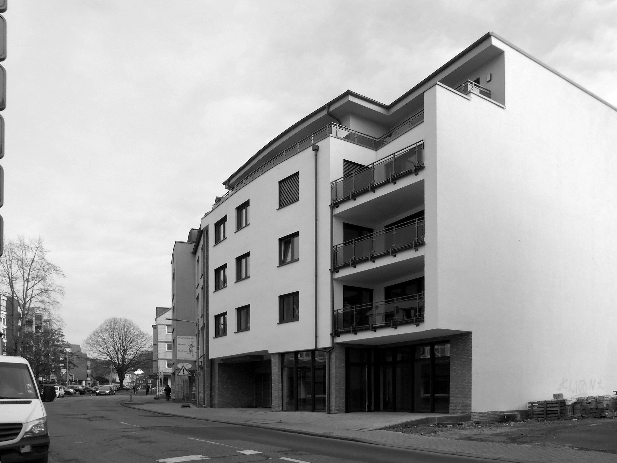 Heute steht an der Hauptstraße 282 ein moderner Neubau, der Eingang zur früheren Gartenwirtschaft „Zillertal“ bliebt unbebaut.