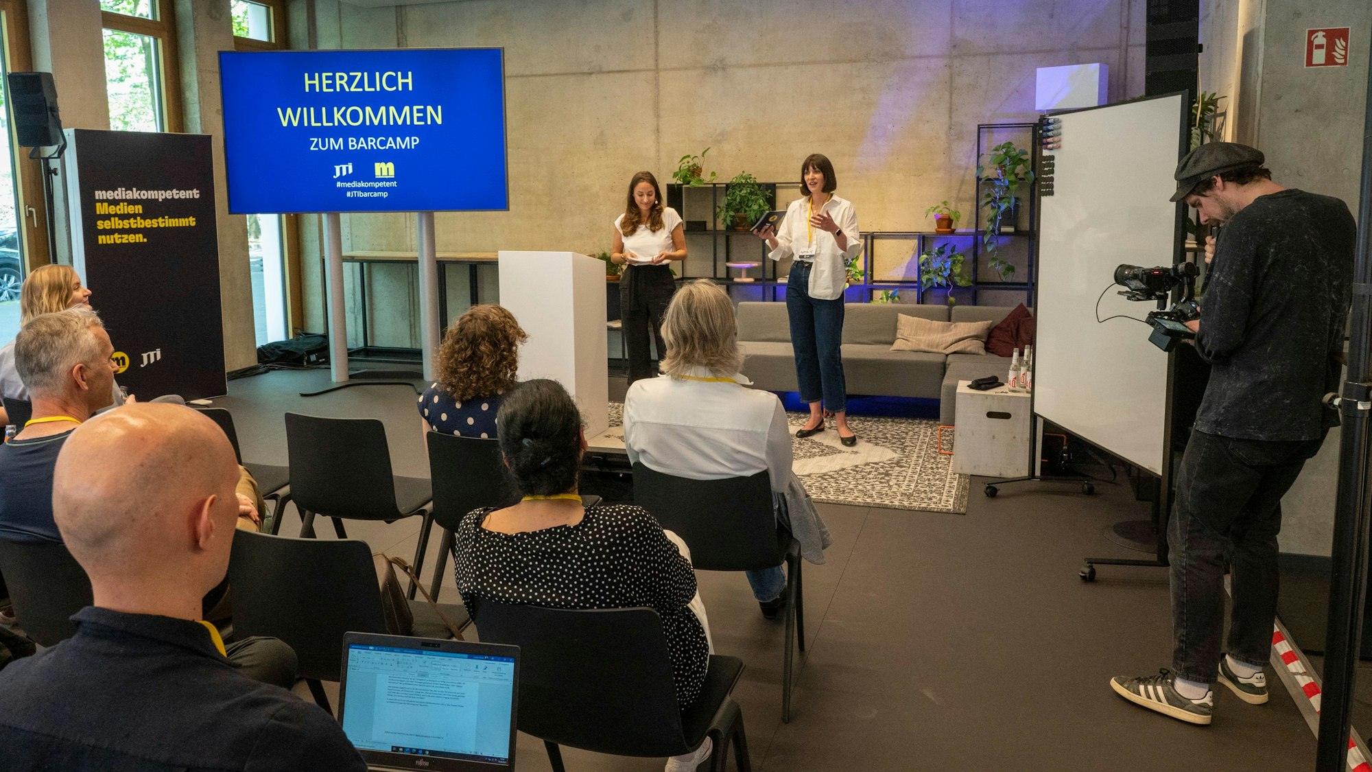 Die Diskussionsrunde beim Meidakompeten-Barcamp im Mediapark.
