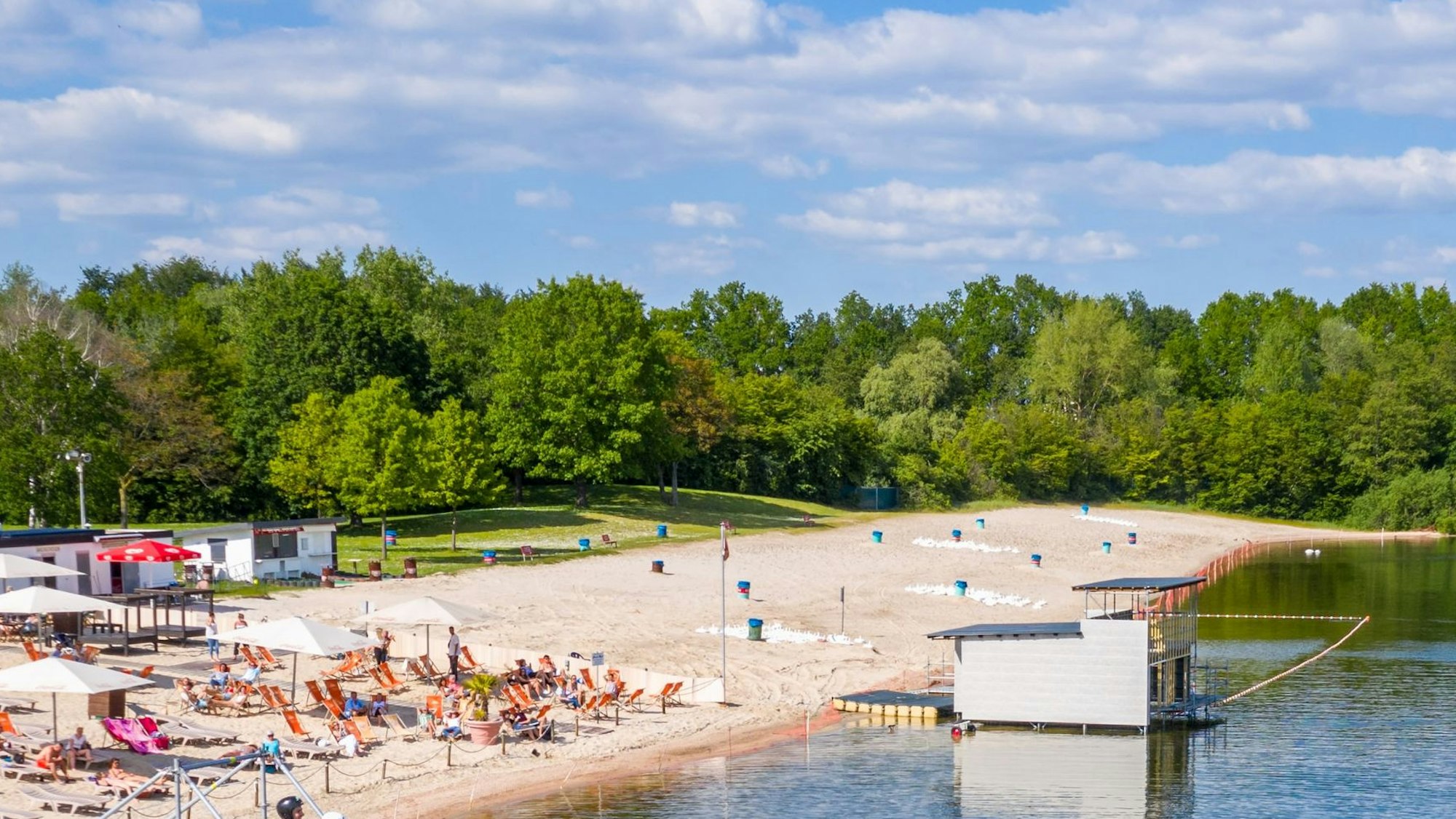 Der Strand am Otto-Maigler-See in Hürth nahe Köln. (Archivbild)