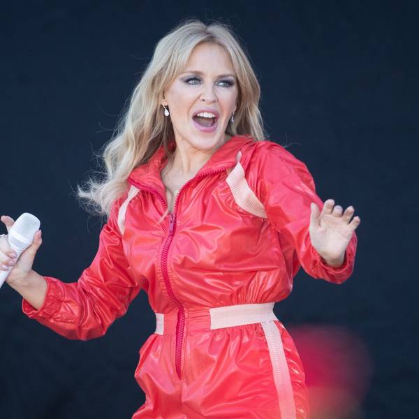 Kylie Minogue auf der Bühne.