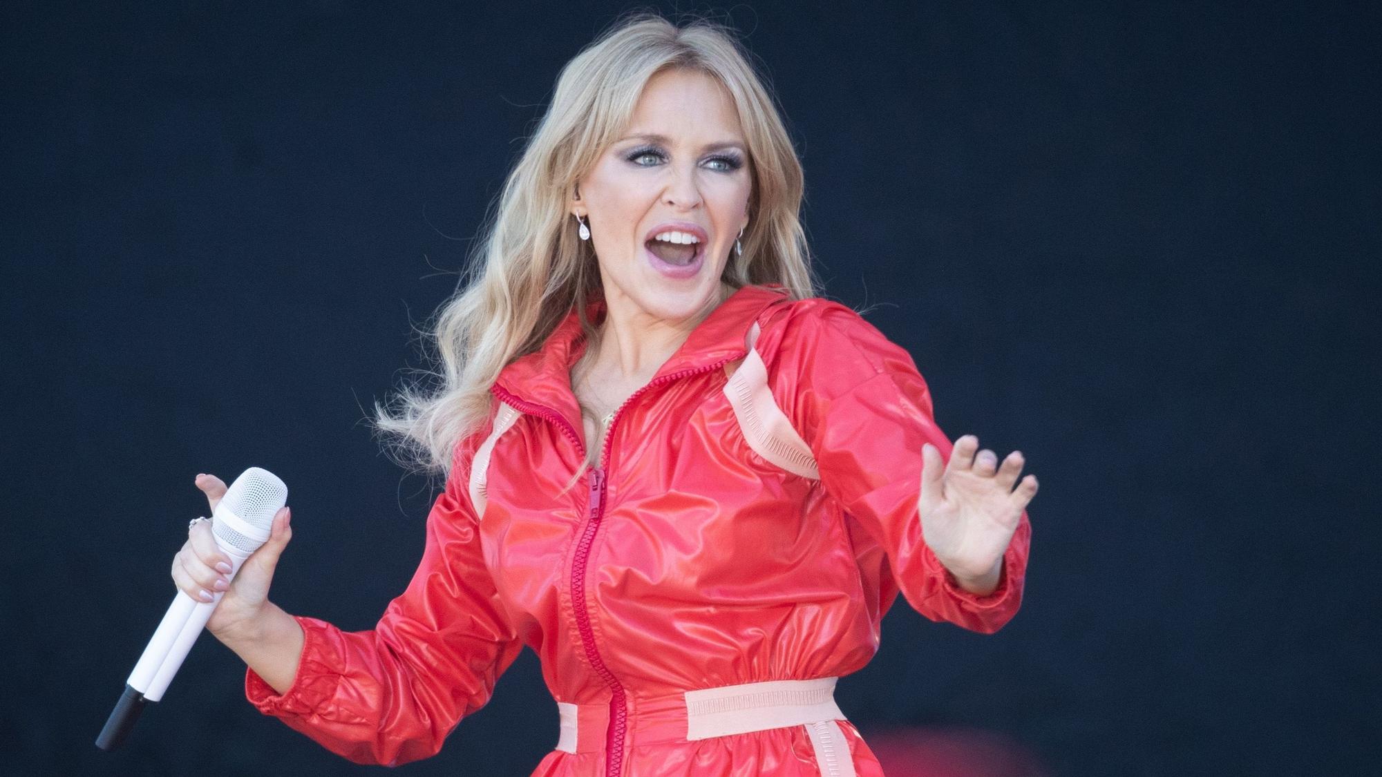 Kylie Minogue auf der Bühne.