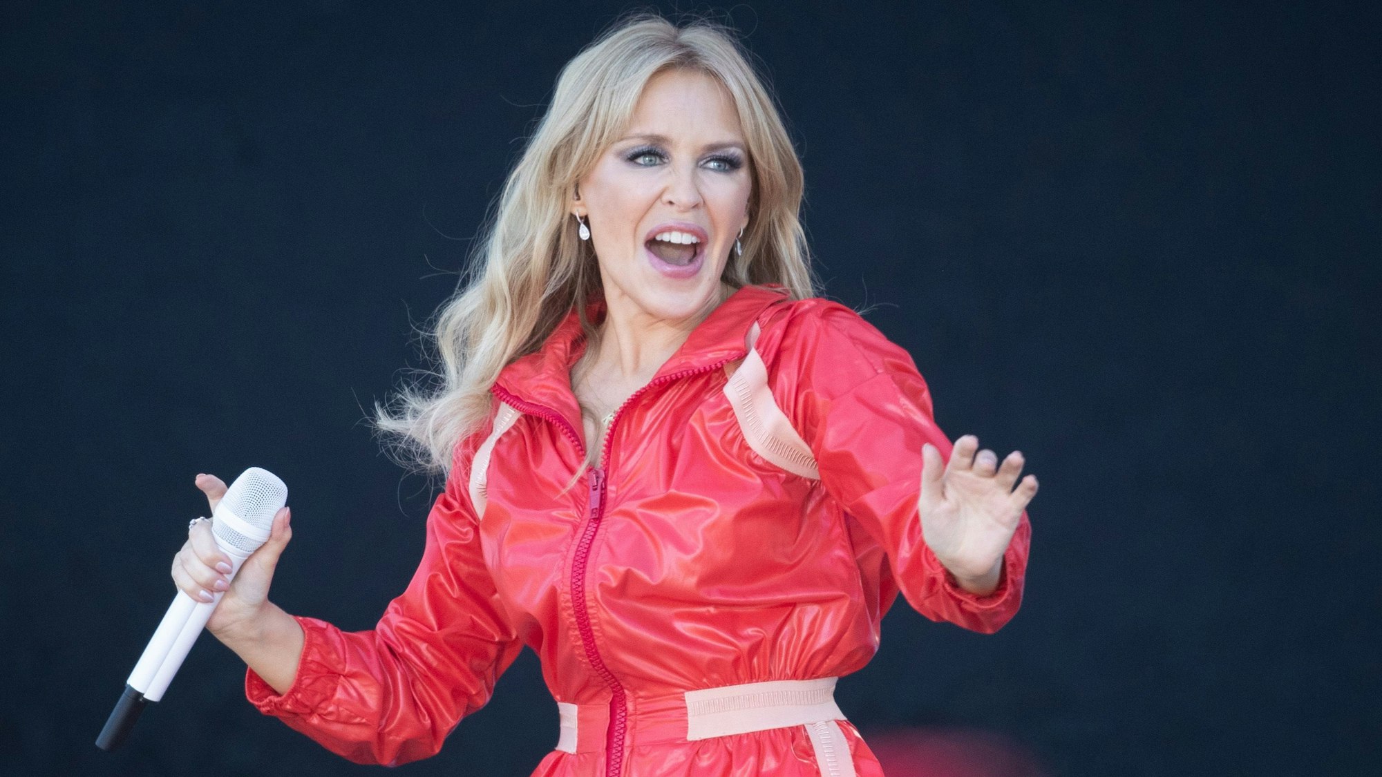 Kylie Minogue auf der Bühne.