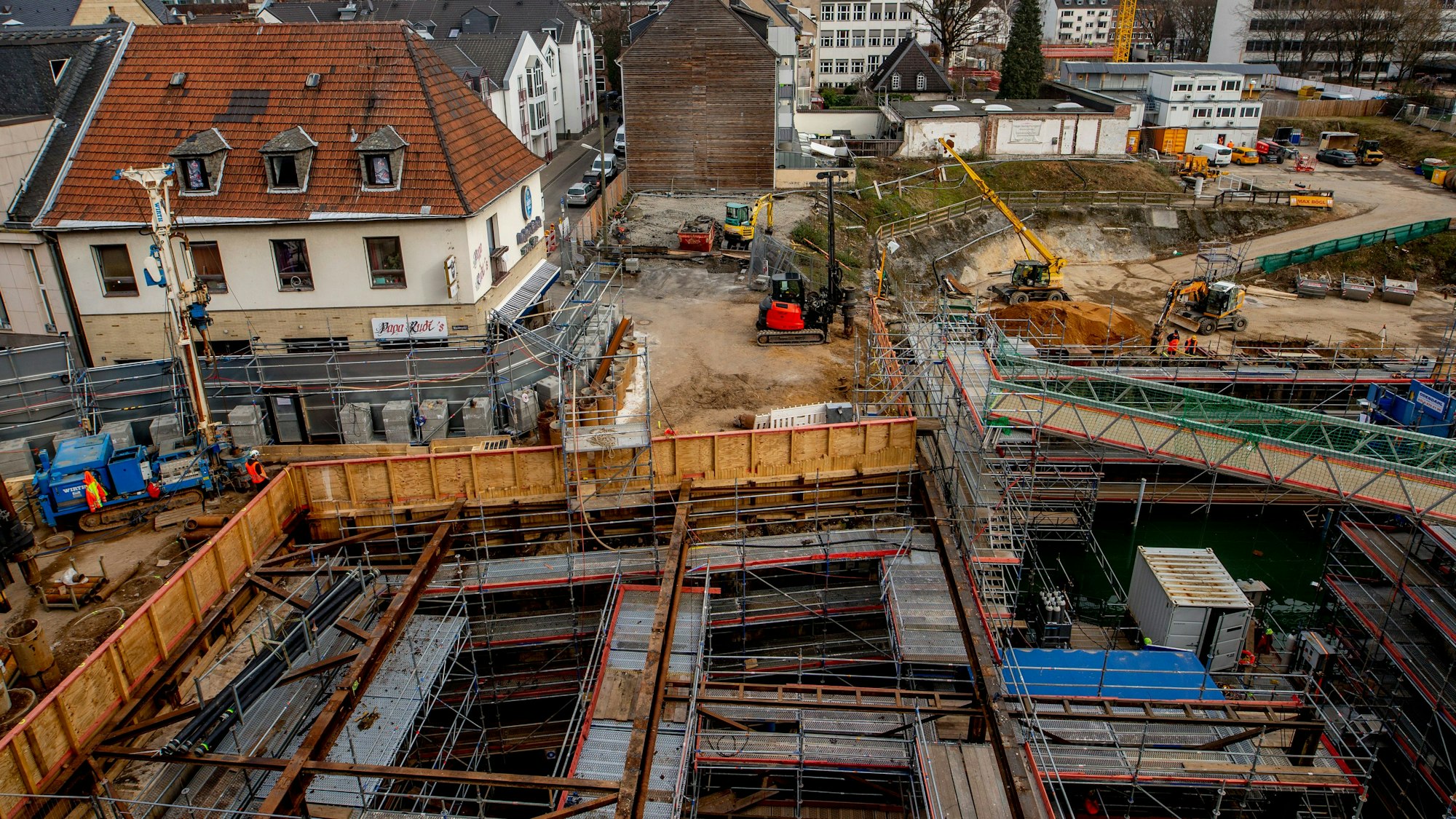 22.02.2021, Köln: Ansichten der Einsturzstelle des Kölner Stadtarchiv am Waidmarkt in Köln. Foto: Thilo Schmülgen