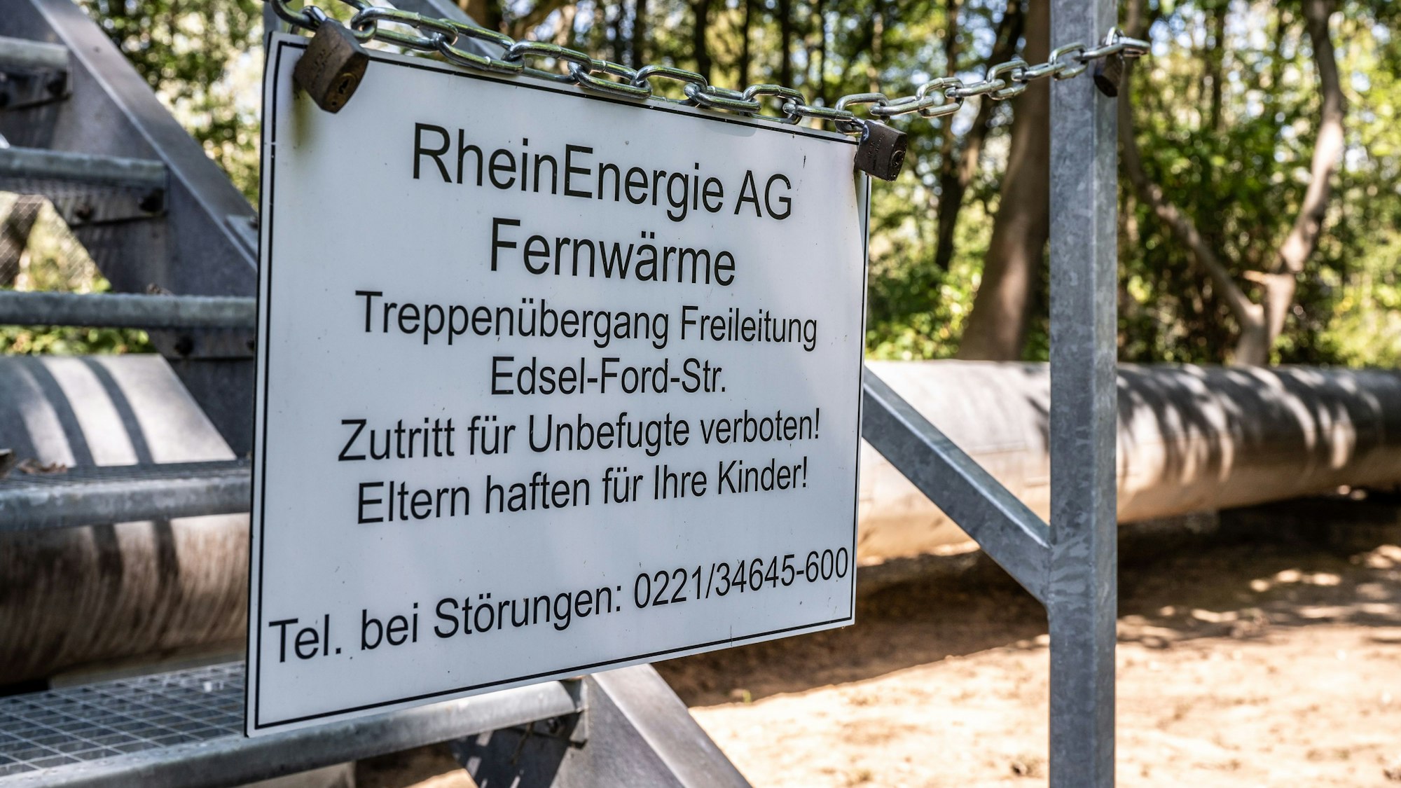 Fernwärmeleitung bei Merkenich.