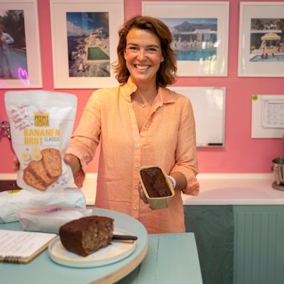 Bettina Kehren in ihrer kleinen Backstube