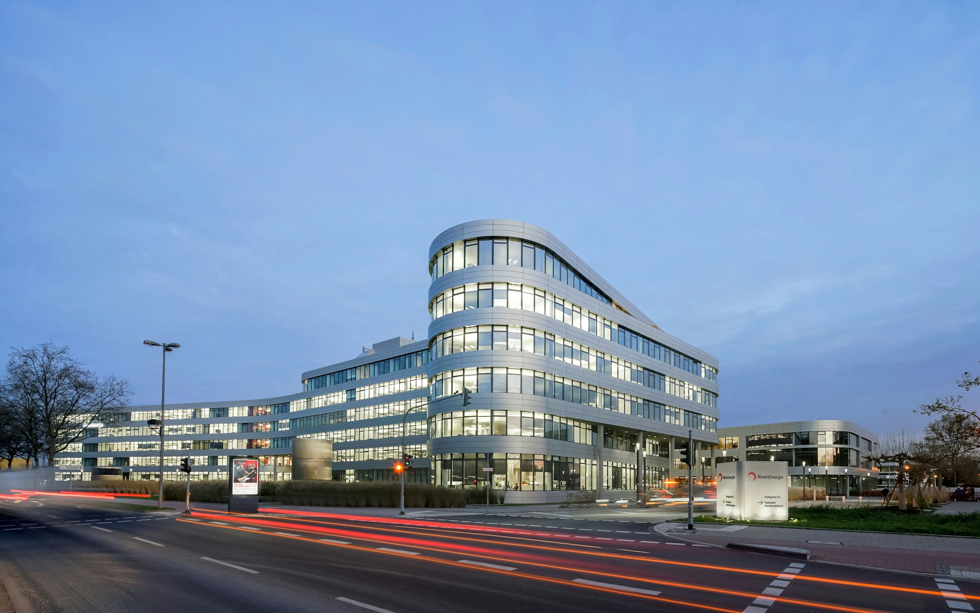 Hauptverwaltung der RheinEnergie AG am Parkgürtel in Köln Ehrenfeld
