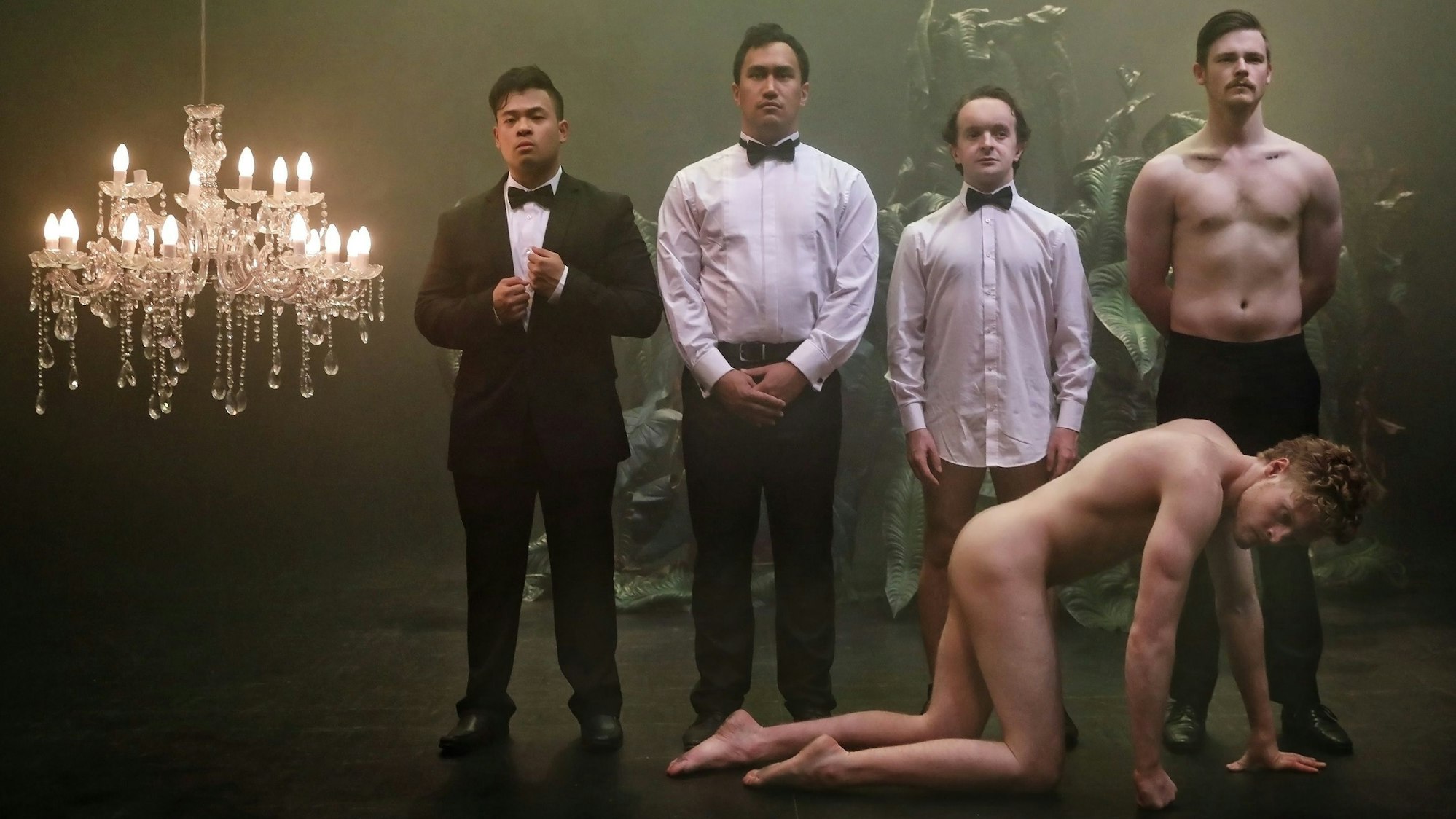 King
Shaun Parker & Company
Choreografie: Shaun Parker
Choreografie, Regie & Design: Shaun Parker
Komposition & Gesang: Ivo Dimchev
Foto: Prudence Upton