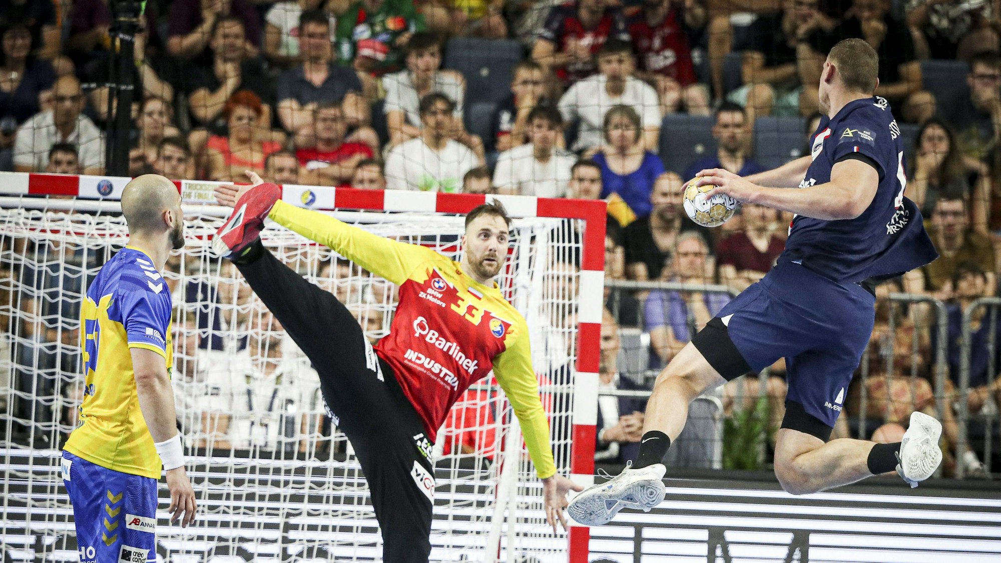 DAINIS KRISTOPANS gegen ANDREAS WOLFF im Halbfinale.