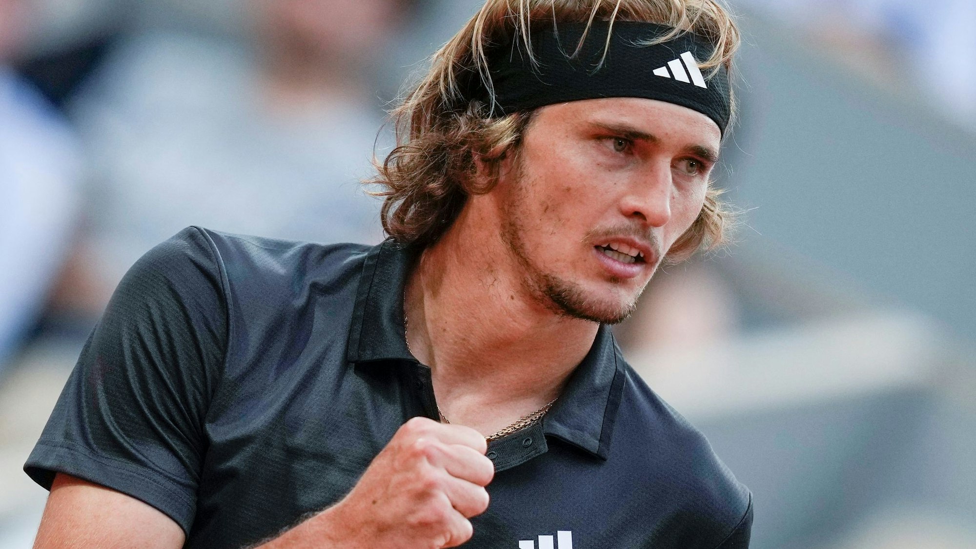 Alexander Zverev reagiert nach einem Punktgewinn.