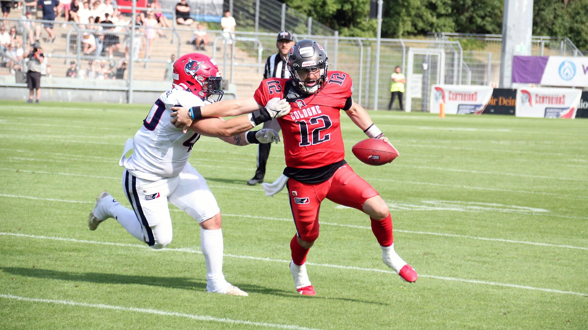 Dylan Jacob (r.), Quarterback der Cologne Centurions