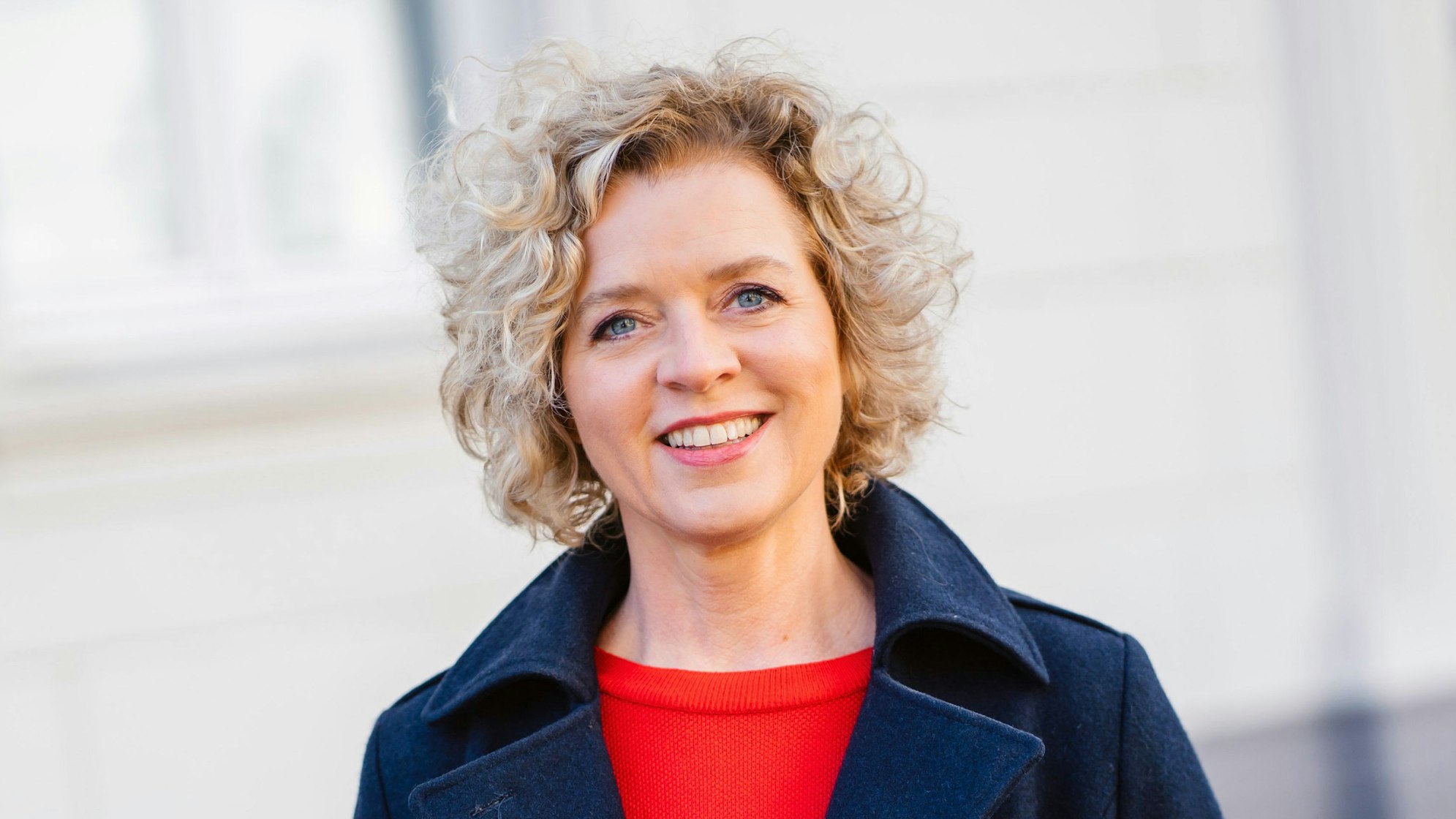 Lisa Ortgies lächelt in die Kamera.