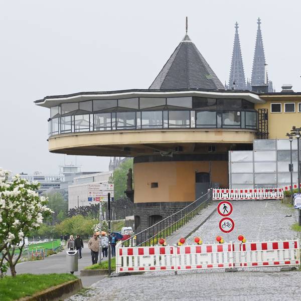 26.04.2022 Köln.
Der Busparkplatz an der Bastei ist gesperrt.