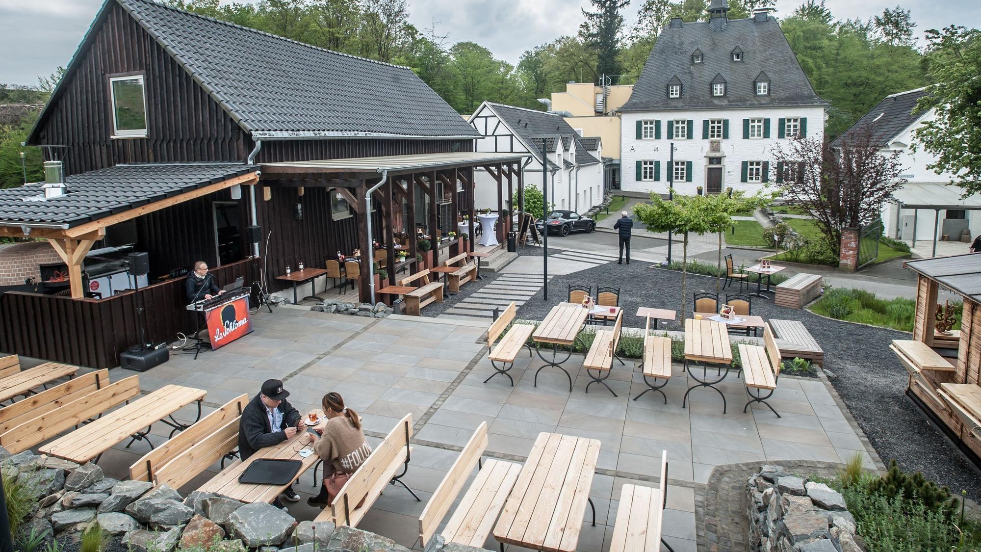 Scheune am Gut Landscheid mit Biergarten