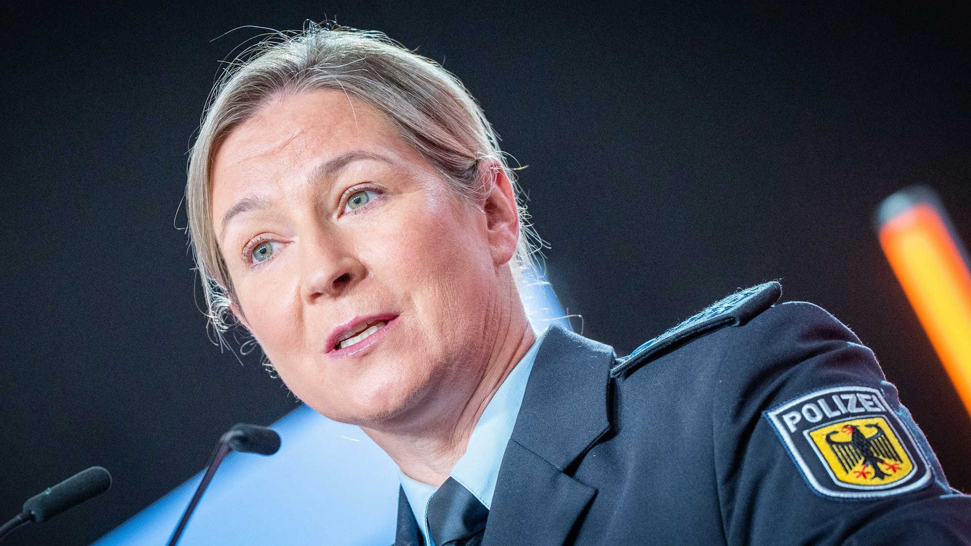 Der Auftritt von Claudia Pechstein, Olympiasiegerin im Eissschnelllauf, beim CDU-Grundsatzkonvent, ruft viel Kritik hervor.