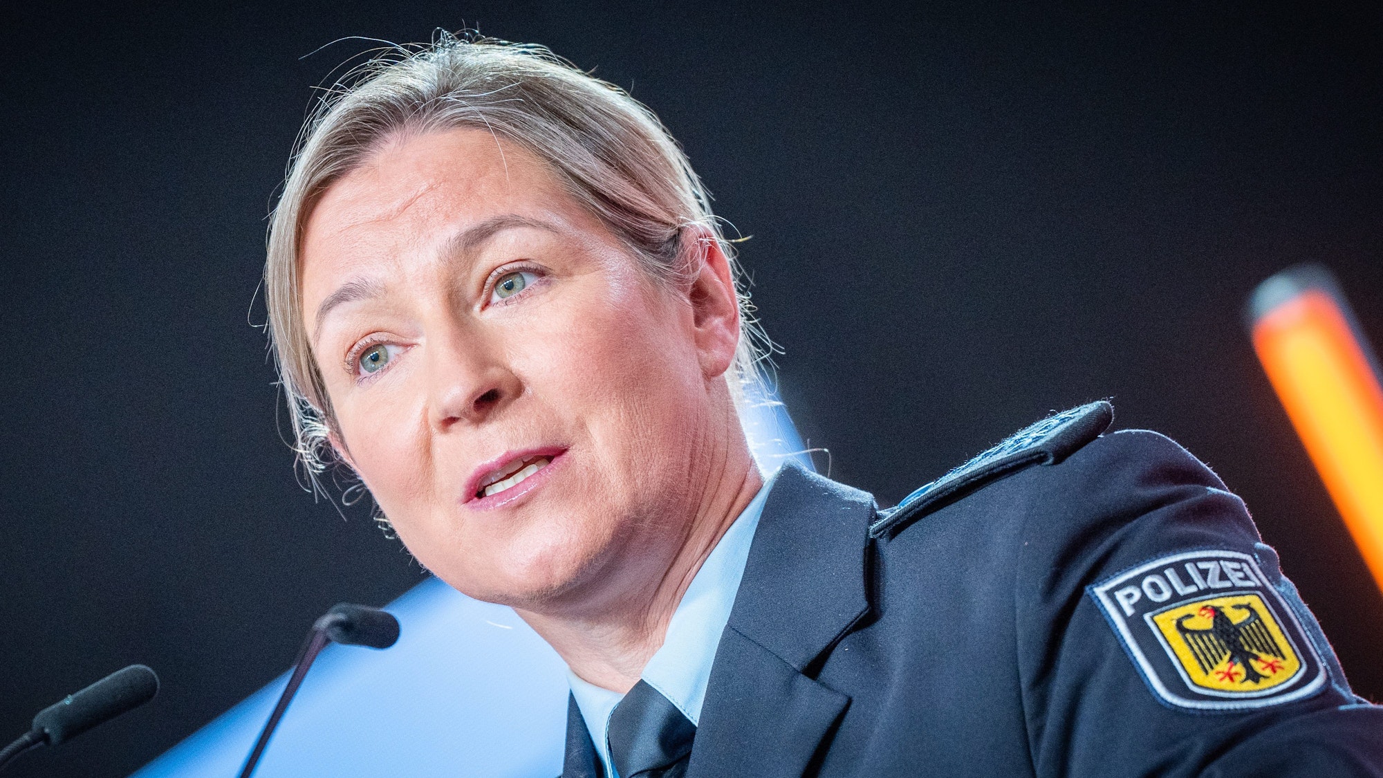 Der Auftritt von Claudia Pechstein, Olympiasiegerin im Eissschnelllauf, beim CDU-Grundsatzkonvent, ruft viel Kritik hervor.