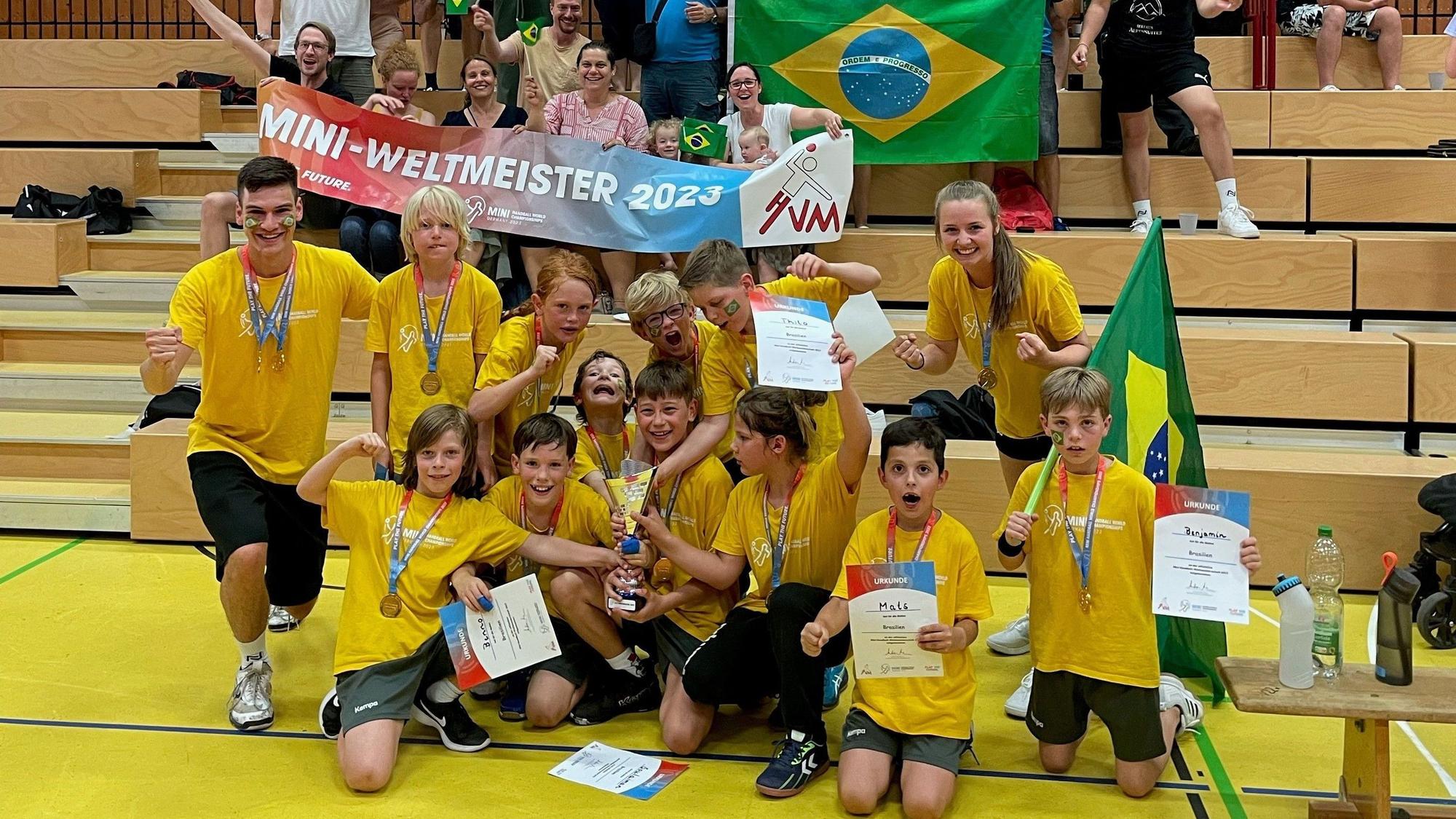 Die E-Jugend-Handballer des TuS Opladen sind Mini-Weltmeister.