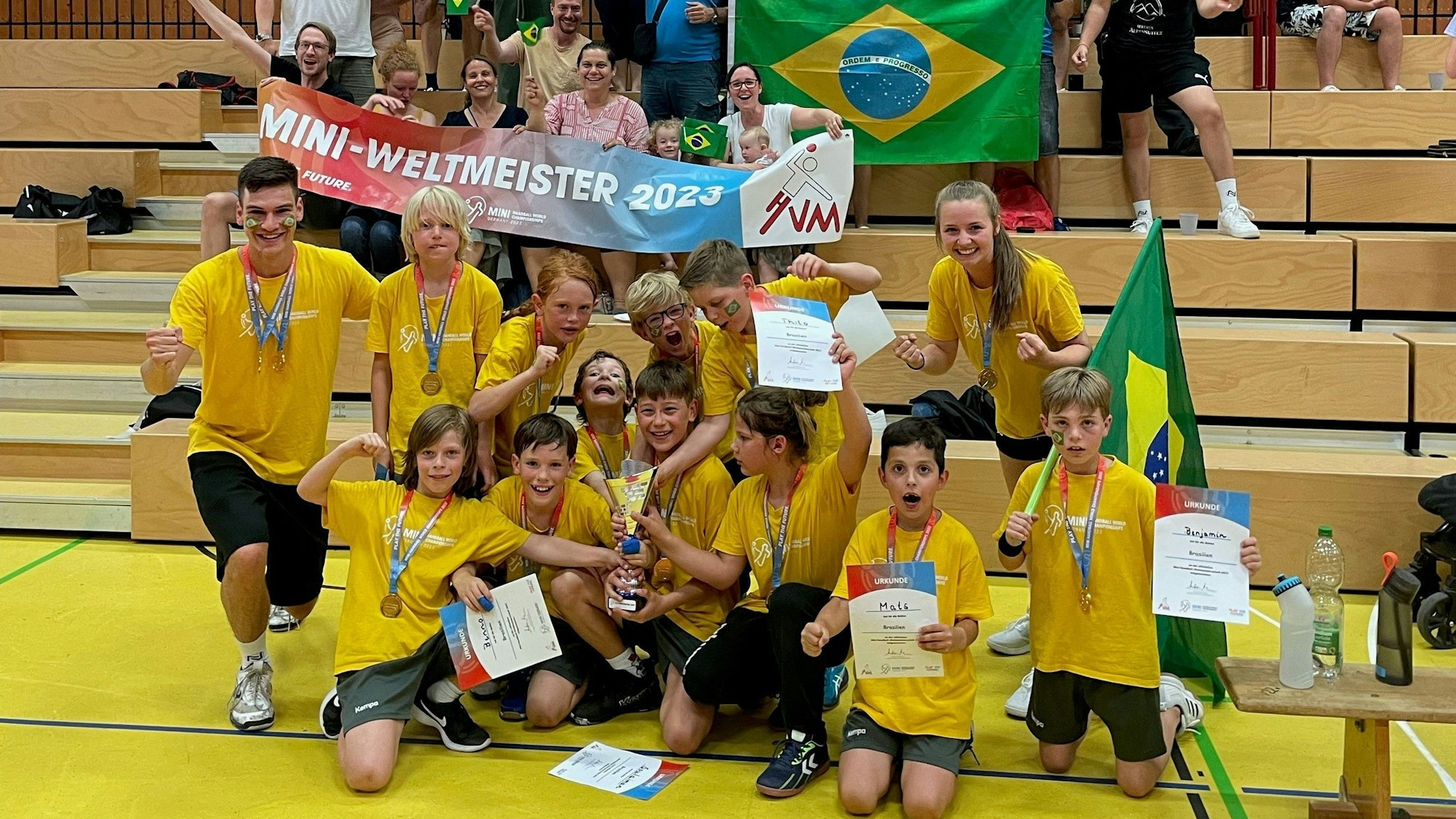 Die E-Jugend-Handballer des TuS Opladen sind Mini-Weltmeister.