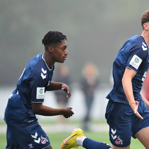Fußball DFB-A-Junioren-Vereinspokal Saison 2022/2023 1. Runde: Rot-Weiss Essen - 1. FC Köln am 11.09.2022 an der BSA Seumannstraße in Essen Torjubel zum 0:1 durch Jana Cuber Potocnik 1. FC Köln U19 , rechts - Justin Diehl 1. FC Köln U19 , links DFB regulations prohibit any use of photographs as image sequences and/or quasi-video. Nordrhein-Westfalen Deutschland *** Soccer DFB A Junior Club Cup Season 2022 2023 1 Round Rot Weiss Essen 1 FC Köln on 11 09 2022 at the BSA Seumannstraße in Essen Goal celebration to 0 1 by Jana Cuber Potocnik 1 FC Köln U19 , right Justin Diehl 1 FC Köln U19 , left DFB regulations prohibit any use of photographs as image sequences and or quasi video Nordrhein Westfalen Germany