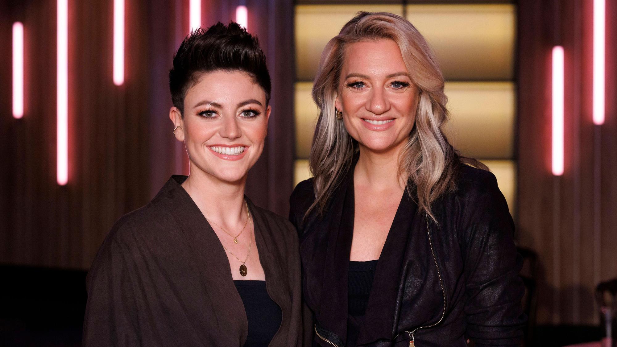 Comedienne Tahnee Schaffarczyk (links) und Sängerin Juliette Schoppmann (rechts)