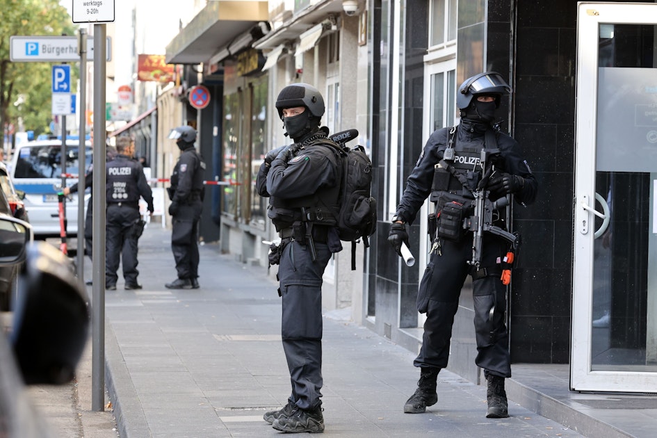 Köln Polizei und Steuerfahndung kontrollieren Cafés und Bars in Kalk