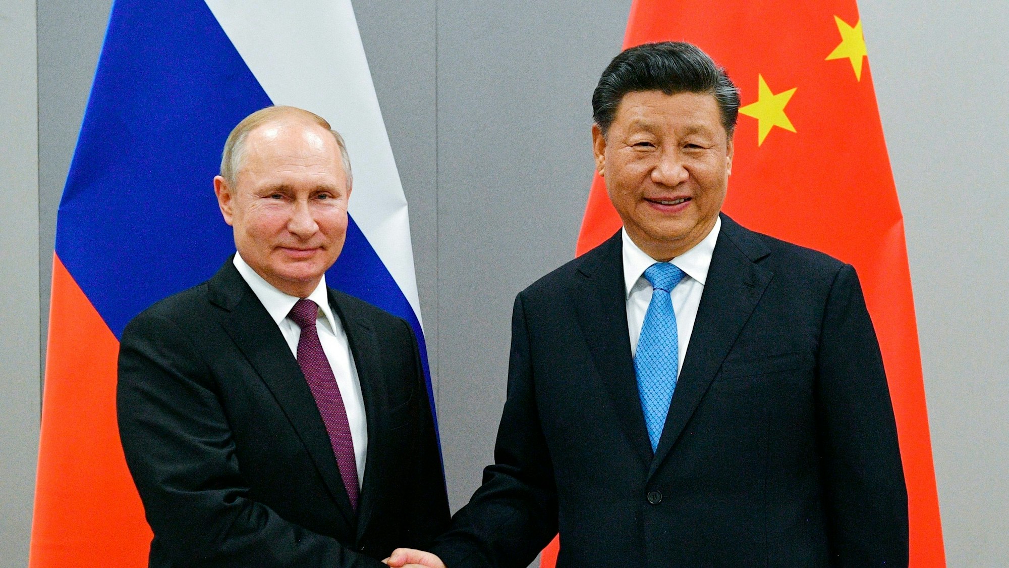 Chinas Parteichef Xi ist gemeinsam mit seinem „alten Freund“, Wladimir Putin.