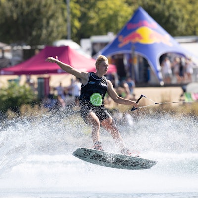Wakeboarder beim beim „Eat Play Love“-Festival 2022.