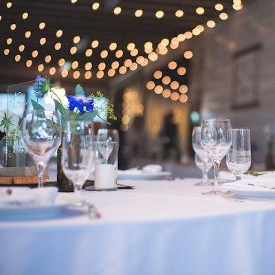 Ein gedeckter Tisch in einem Restaurant (Symbolfoto).