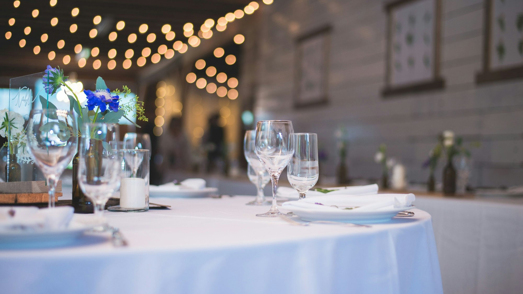 Ein gedeckter Tisch in einem Restaurant (Symbolfoto).