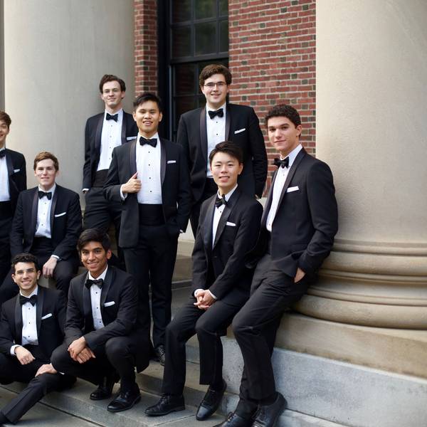 Harvard Krokodiloes. Männer in Anzügen mit Fliege.