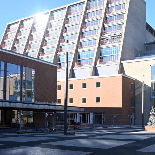Zu sehen ist der Der „kleine Offenbachplatz“ in Köln.