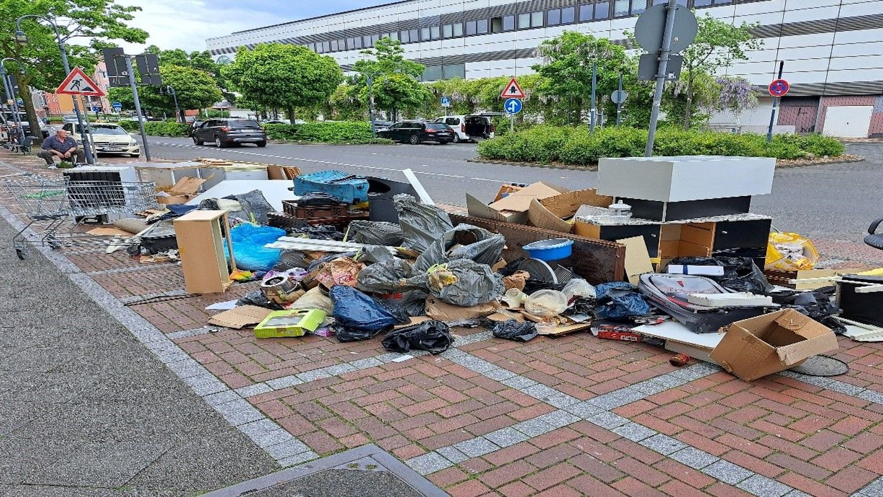 Die Stadt Leverkusen hat mit wildem Müll zu kämpfen.