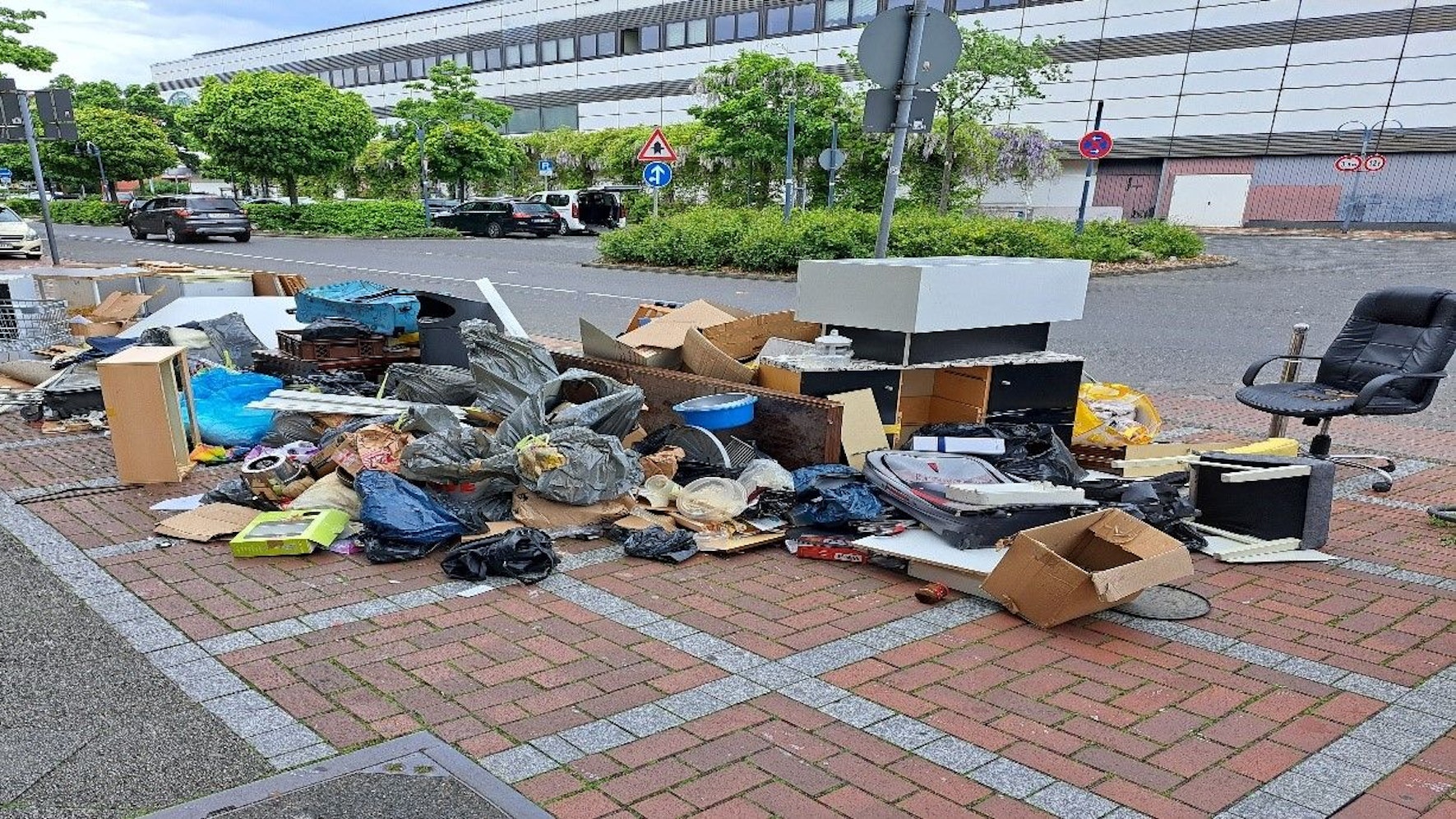 Die Stadt Leverkusen hat mit wildem Müll zu kämpfen.