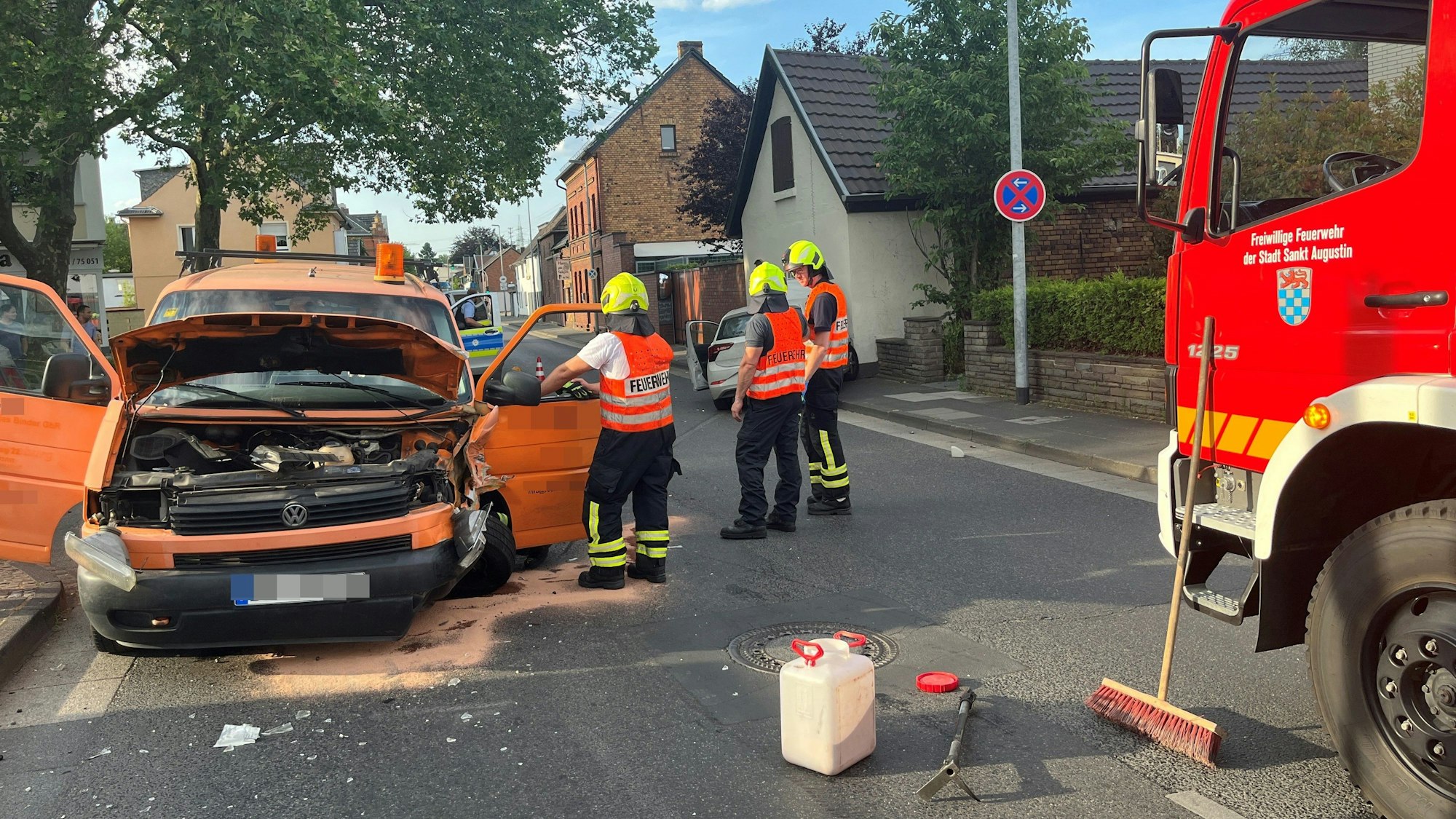 Bei einem Unfall in Sankt Augustin-Menden sind fünf Menschen verletzt worden.