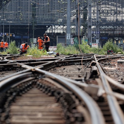 17.06.2023
Köln
Der Kölner Hauptbahnhof ist aufgrund der Zweiten Baustufe des elektronischen Stellwerk (ESTW) Köln Hbf tagsüber wegen Umrüstungsarbeiten für Fern- und Regionalverkehr geschlossen.
Foto: Martina Goyert