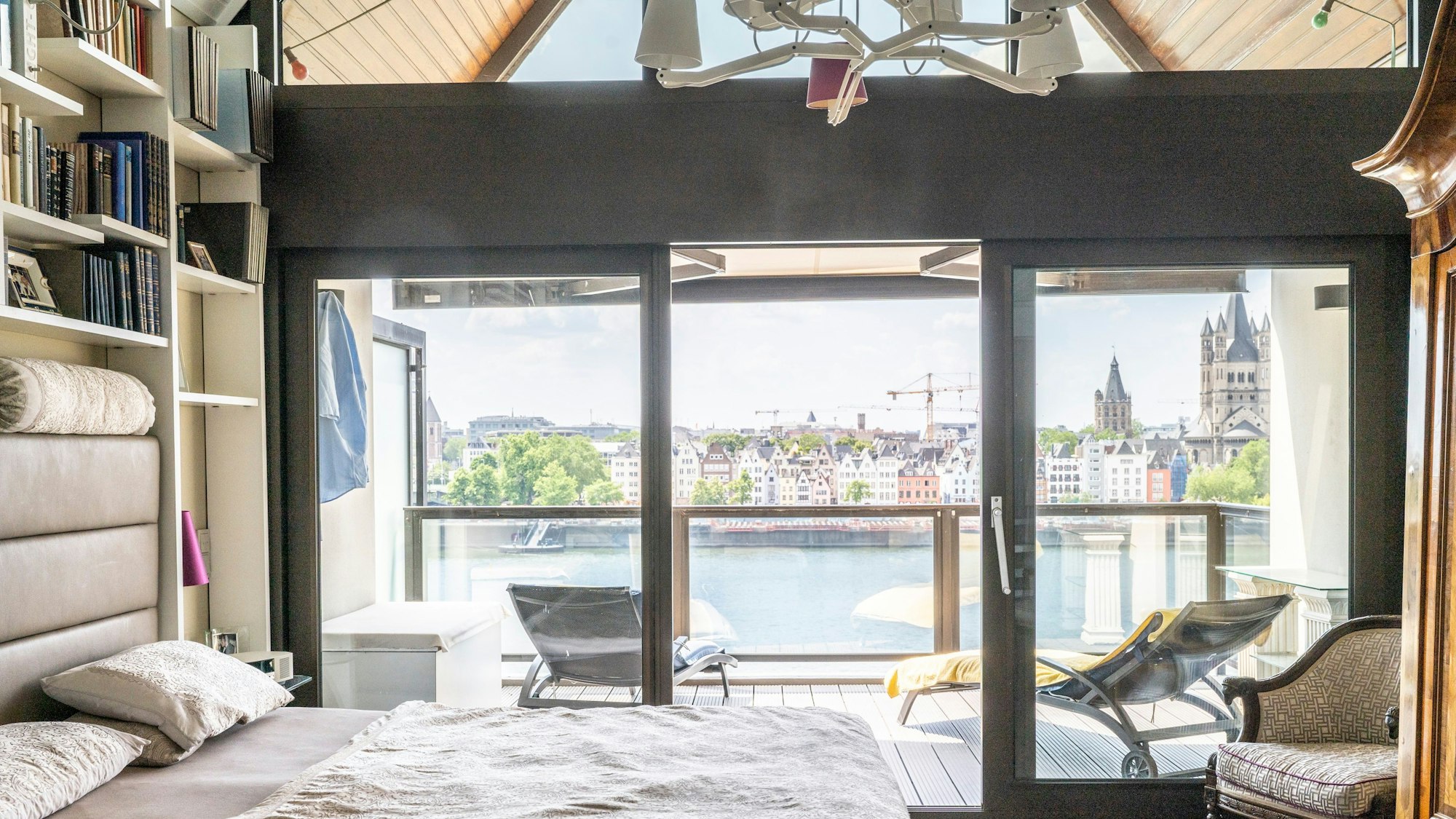 Blick aus dem Schlafzimmer auf die Altstadthäuschen