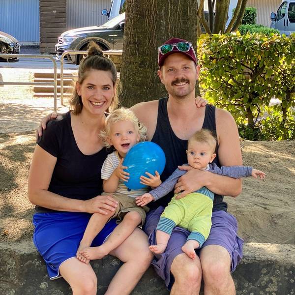 Tobias und Eva Goerlich mit Fiete und Baby Anouk