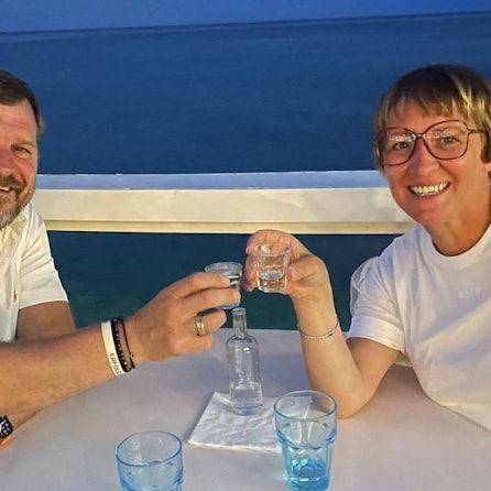 FC-Coach Steffen Baumgart feiert mit seiner Ehefrau Katja ihren Hochzeitstag im Urlaub.